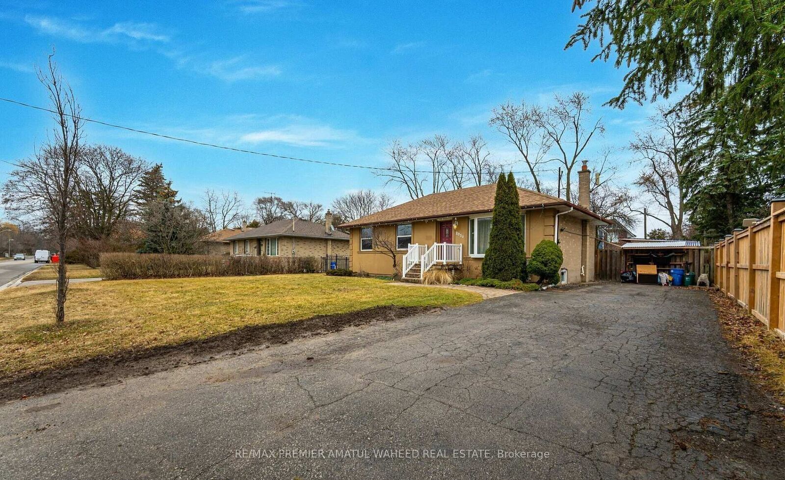 Property Photo:  2036 Constance Drive  ON L6J 2V5 