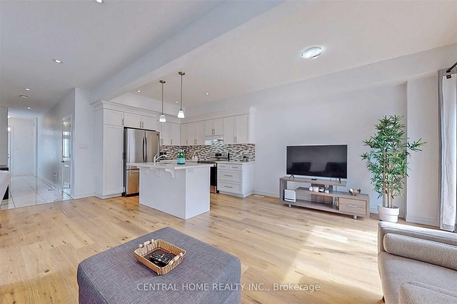 Property Photo: 98 Shoreview Place 1 ON L8E 0J4
