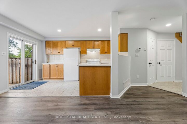 Property Photo:  1860 Upper Gage Avenue 3  ON L8W 3Y6 