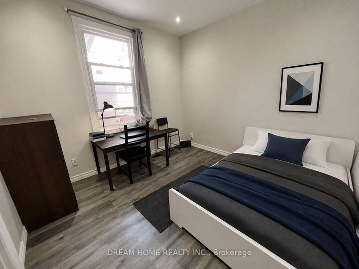 Property Photo:  29 Glasgow Street Room#1  ON M5T 2C1 