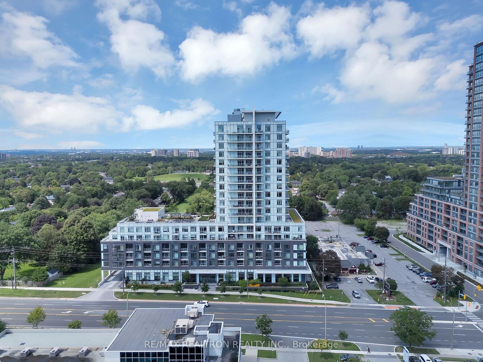 Property Photo: 3220 Sheppard Avenue E 1702 ON M1T 0B7