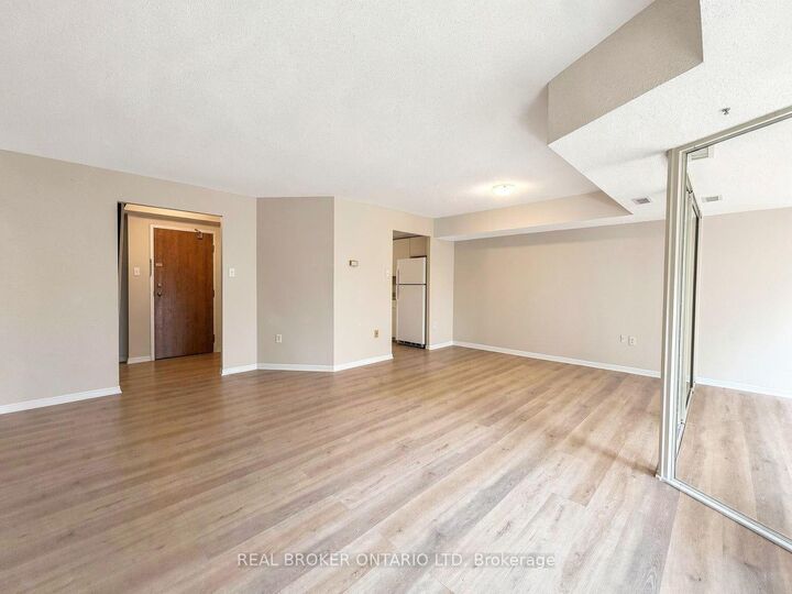Property Photo: 521 Riverside Drive 315 ON N6H 5E2