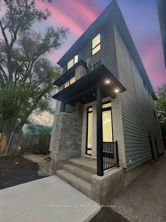 Property Photo: 300 Elmgrove Avenue 4 ON K1Z 6V1