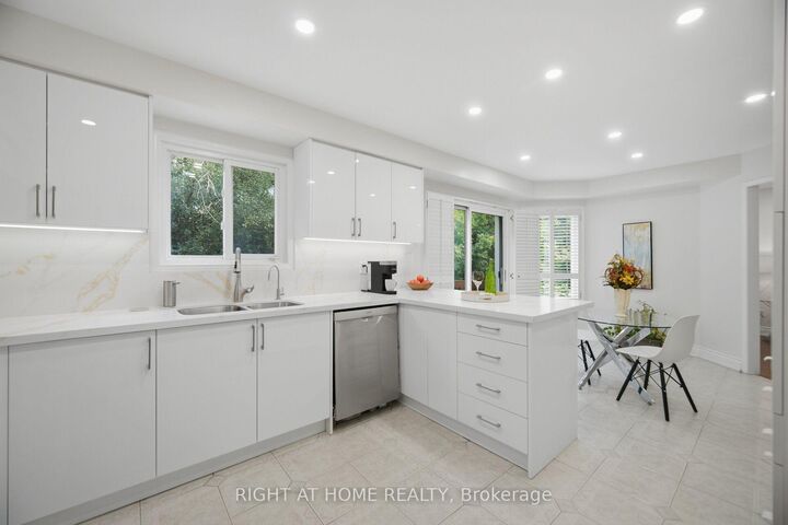 Property Photo: 6379 Alderwood Trail ON L5N 6W9