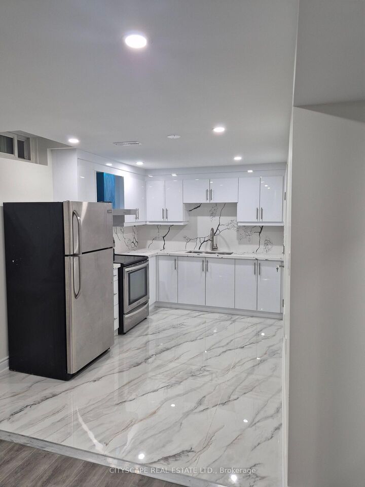 Property Photo:  1667 Summergrove Crescent Bsmt  ON L5M 3Z6 