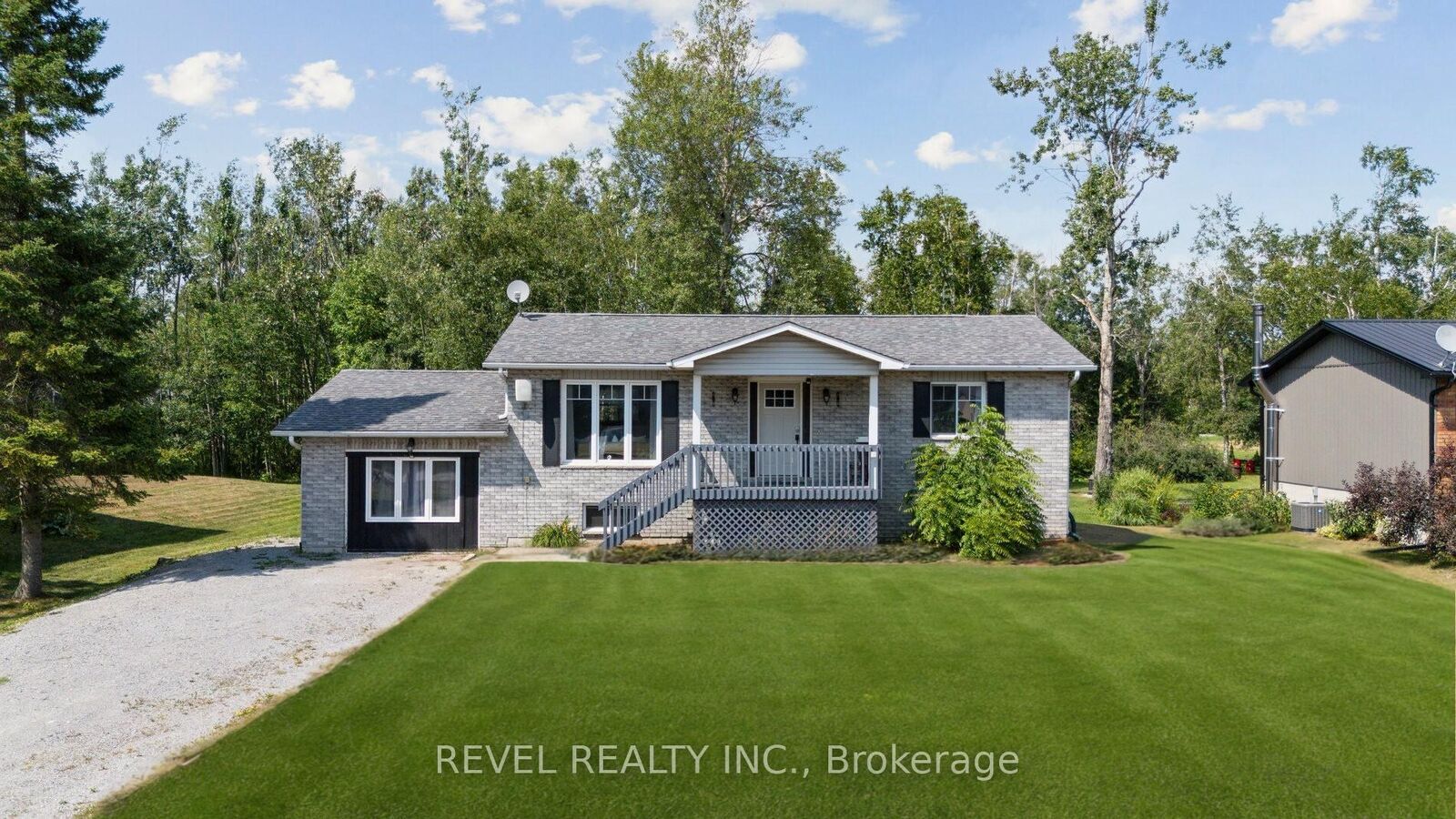 Property Photo: 40 Greenwood Crescent ON K0M 2T0