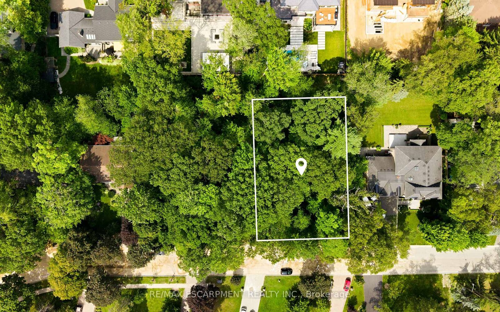 Property Photo:  2115 Lynchmere Avenue  ON L5B 1W7 