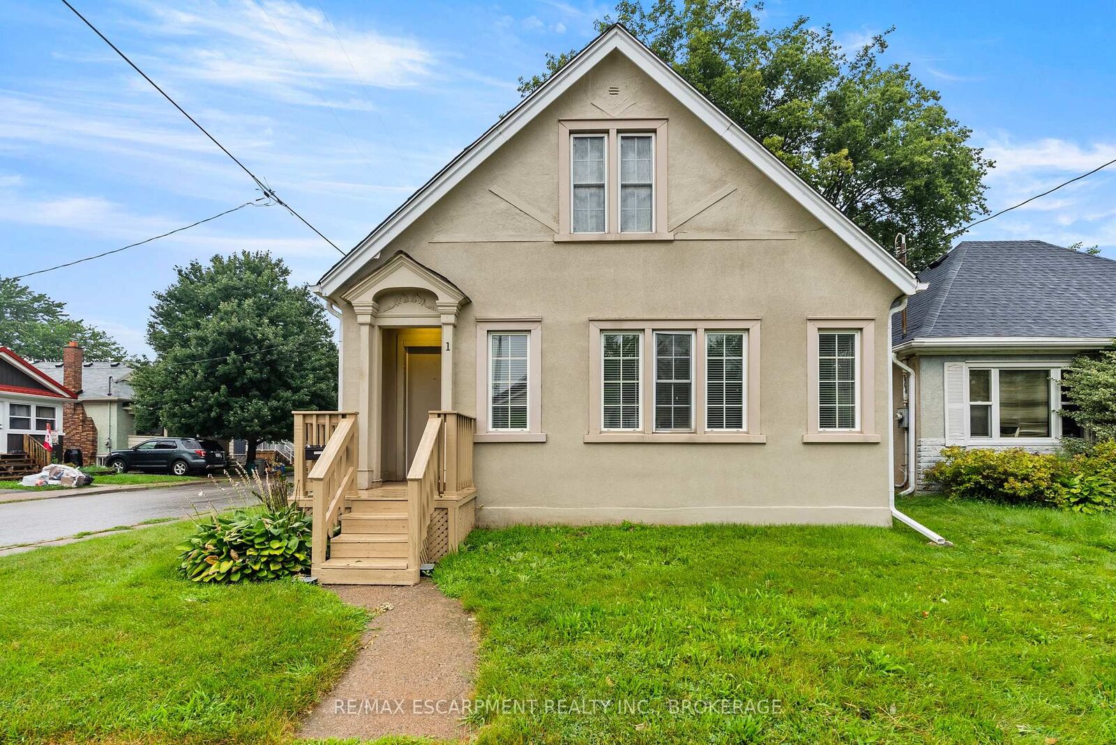 Property Photo:  1 Linwood Street Main  ON L2N 2H4 
