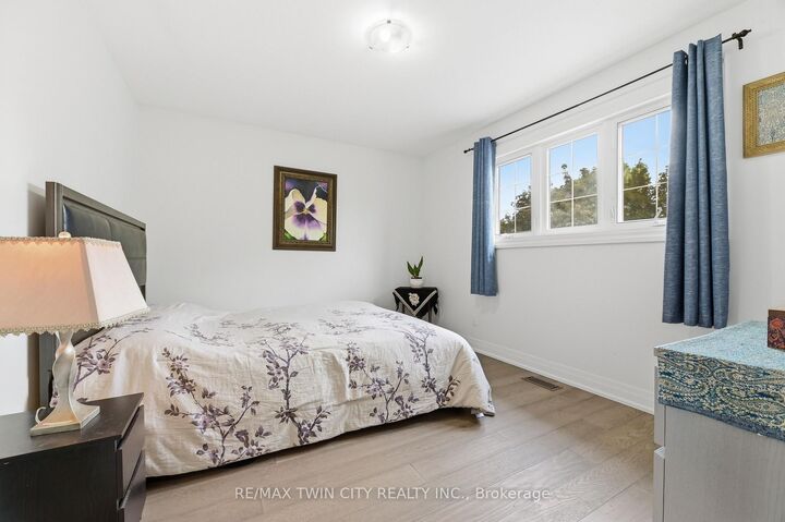 Property Photo: 512 Hawthorne Crescent ON N9T 4N8