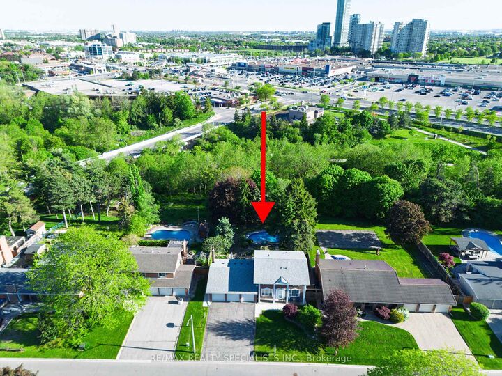Property Photo: 8 River View Drive ON L6W 2E5