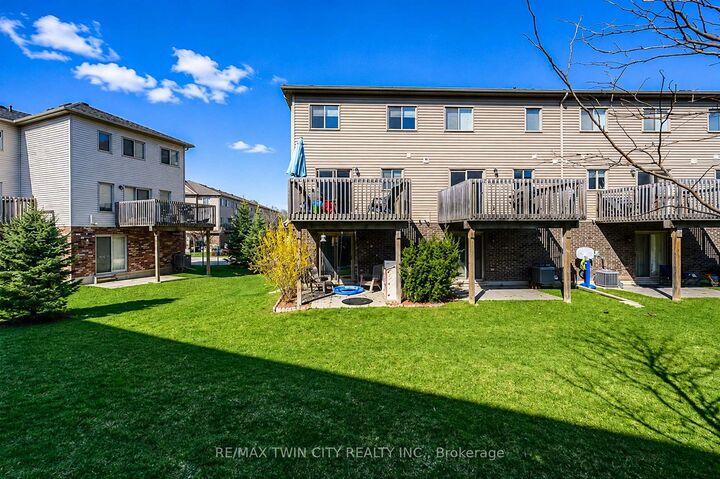 Property Photo: 750 Lawrence Street 86 ON N3H 4A9