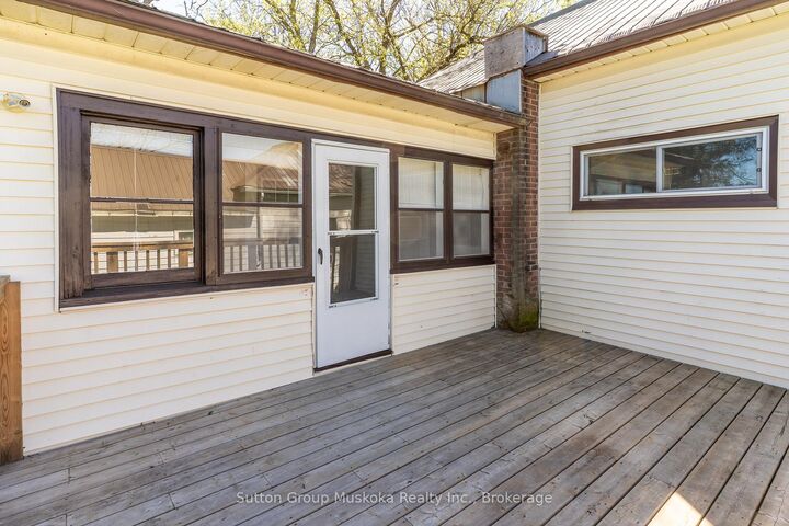Property Photo: 18 Susan Street W ON P1H 1X4