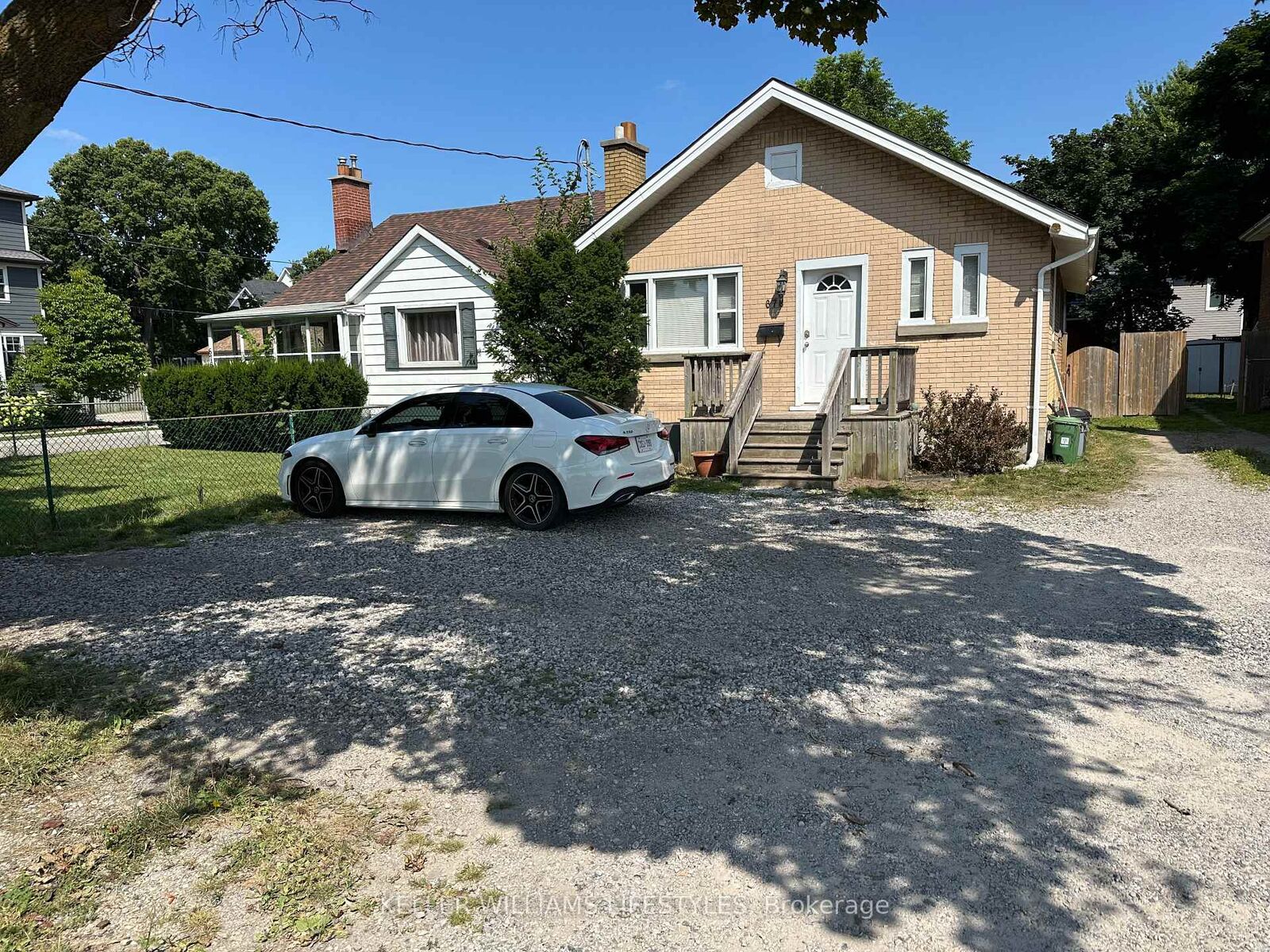 Photo de la propriété: 678 Oxford Street E ON N5Y 3J5