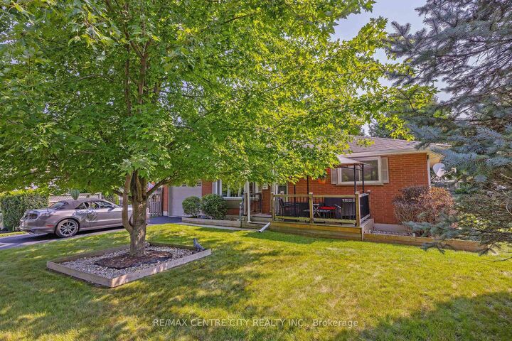 Property Photo: 117 1/2 Flora Street ON N5P 2Y1