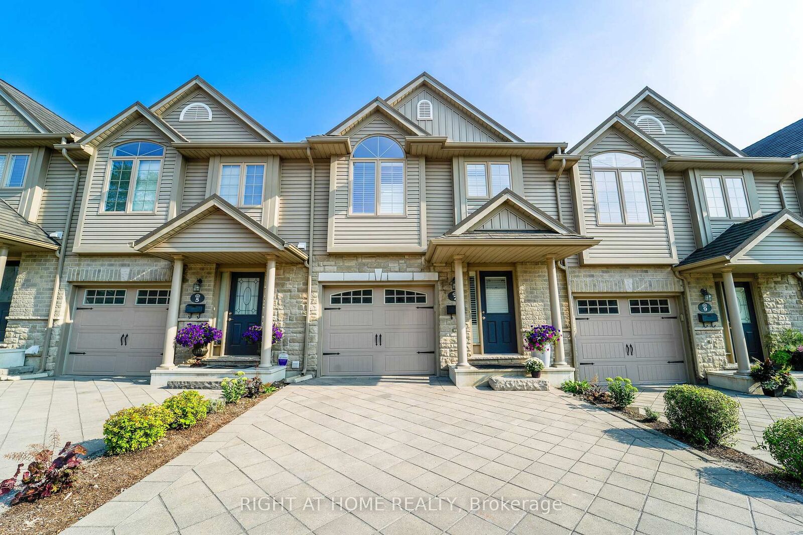 Property Photo: 582 Hyde Park Road 7 ON N6H 3S1