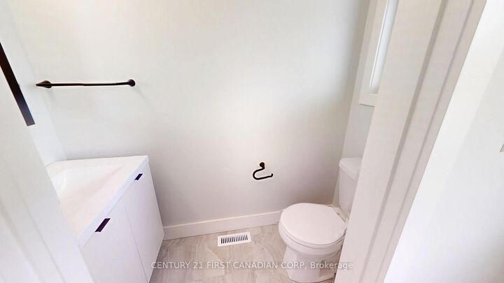 Property Photo: 1221 Tulloch Avenue ON N6M 0L8