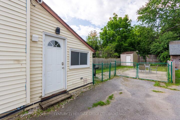 Property Photo:  436 Division Street  ON K7K 4A9 