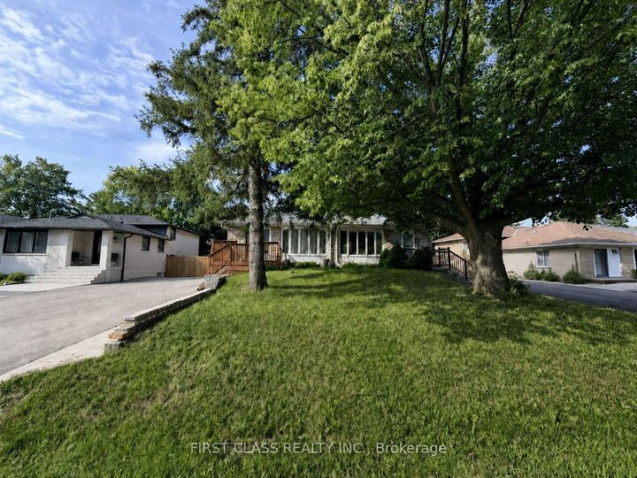 Property Photo: 1323 Redbank Crescent ON L6H 1Y4