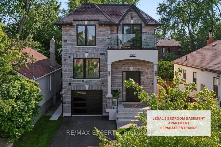 Property Photo:  1062 Alexandra Avenue  ON L5E 1Z8 