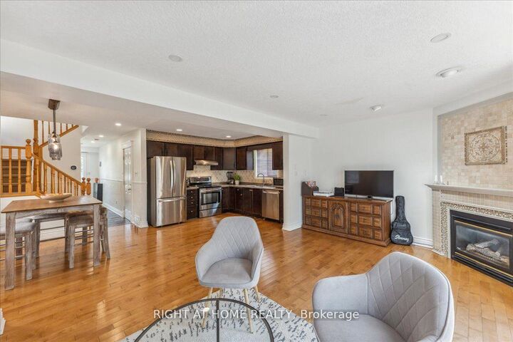 Property Photo:  223 Grey Fox Drive  ON N2E 3N7 
