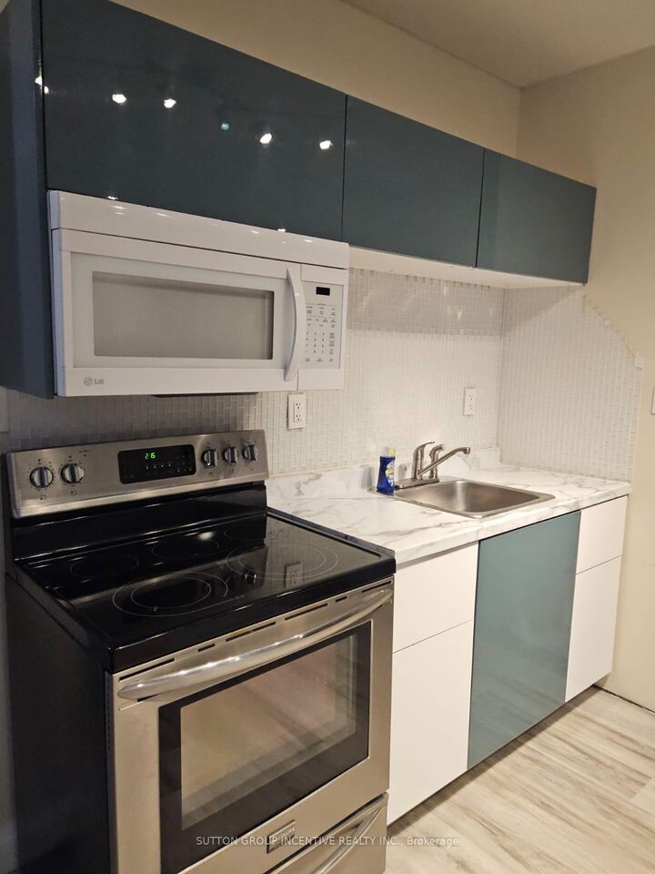 Property Photo: 2091 25th Side Road Unit 2 ON L9S 1Z4