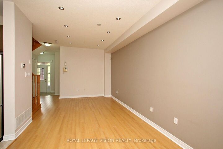 Property Photo: 5559 Bonnie Street ON L5M 0N7