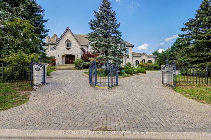 Property Photo: 21 Kensington Drive ON L4E 3M9