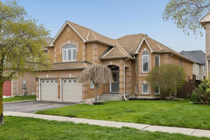 Property Photo: 74 Wrendale Crescent ON L4P 4C7