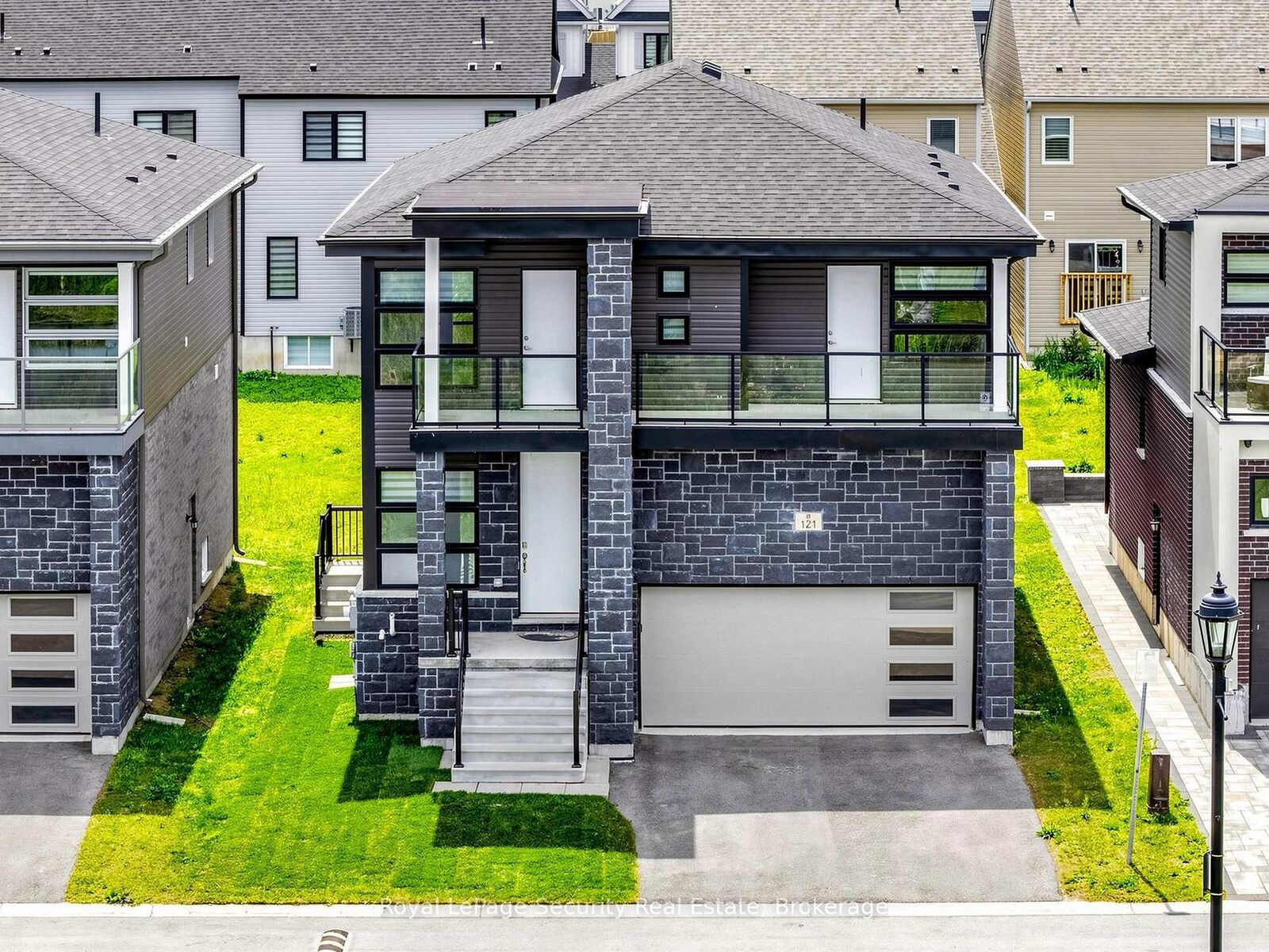 Property Photo: 121 Sebastian Street 86 ON N0H 1J0