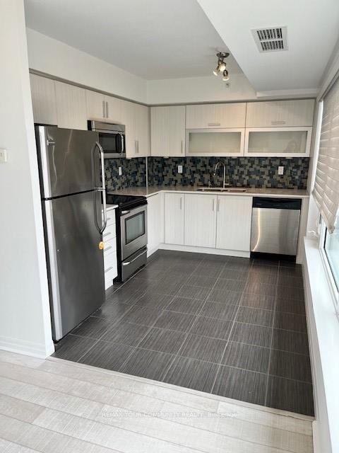 Property Photo: 275 Yorkland Road 1602 ON M2J 0B4