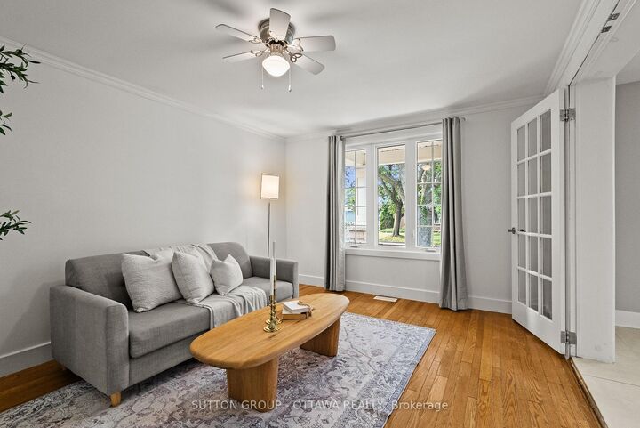 2450 Blackstone Crescent — photo 1