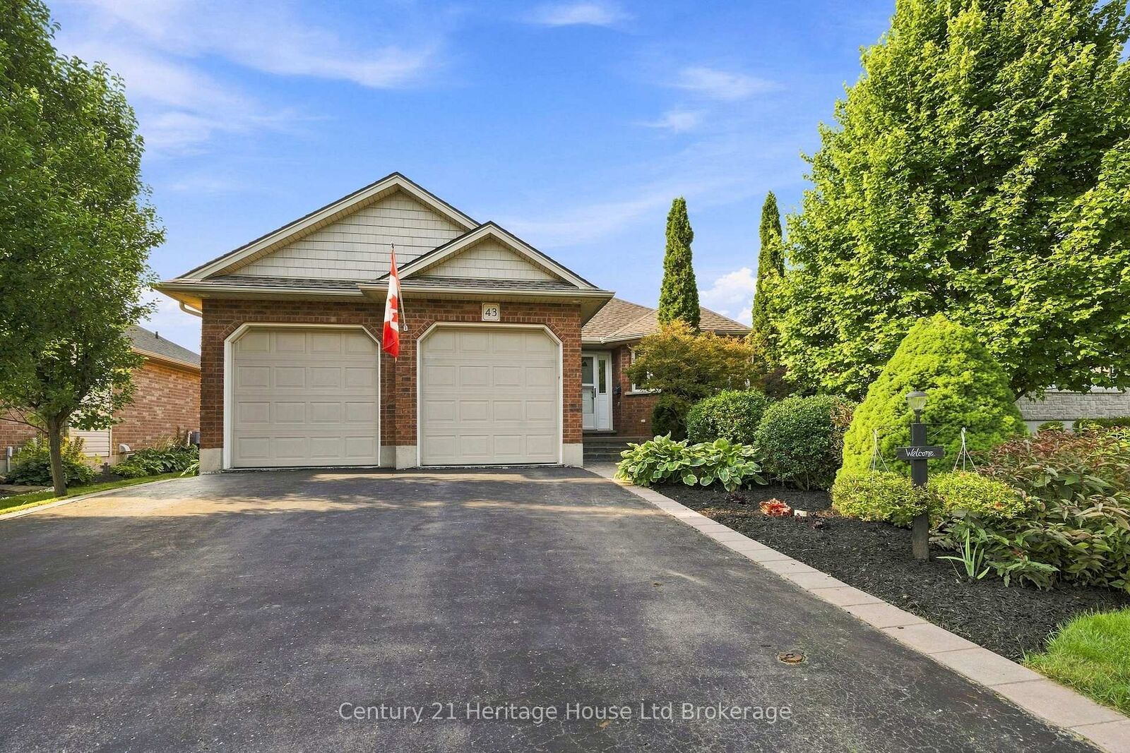 Property Photo: 43 Beech Boulevard ON N4G 5R8