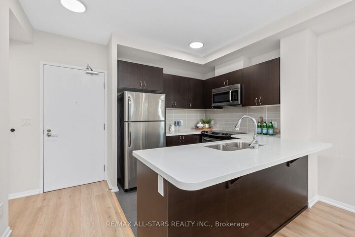 Property Photo:  540 Bur Oak Avenue 713  ON L6C 0C4 