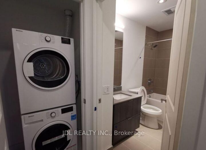 Photo de la propriété: 395 Bloor Street E 5101 ON M4W 0B4