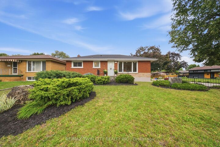 Property Photo: 2 Frontenac Avenue ON N3R 3B6