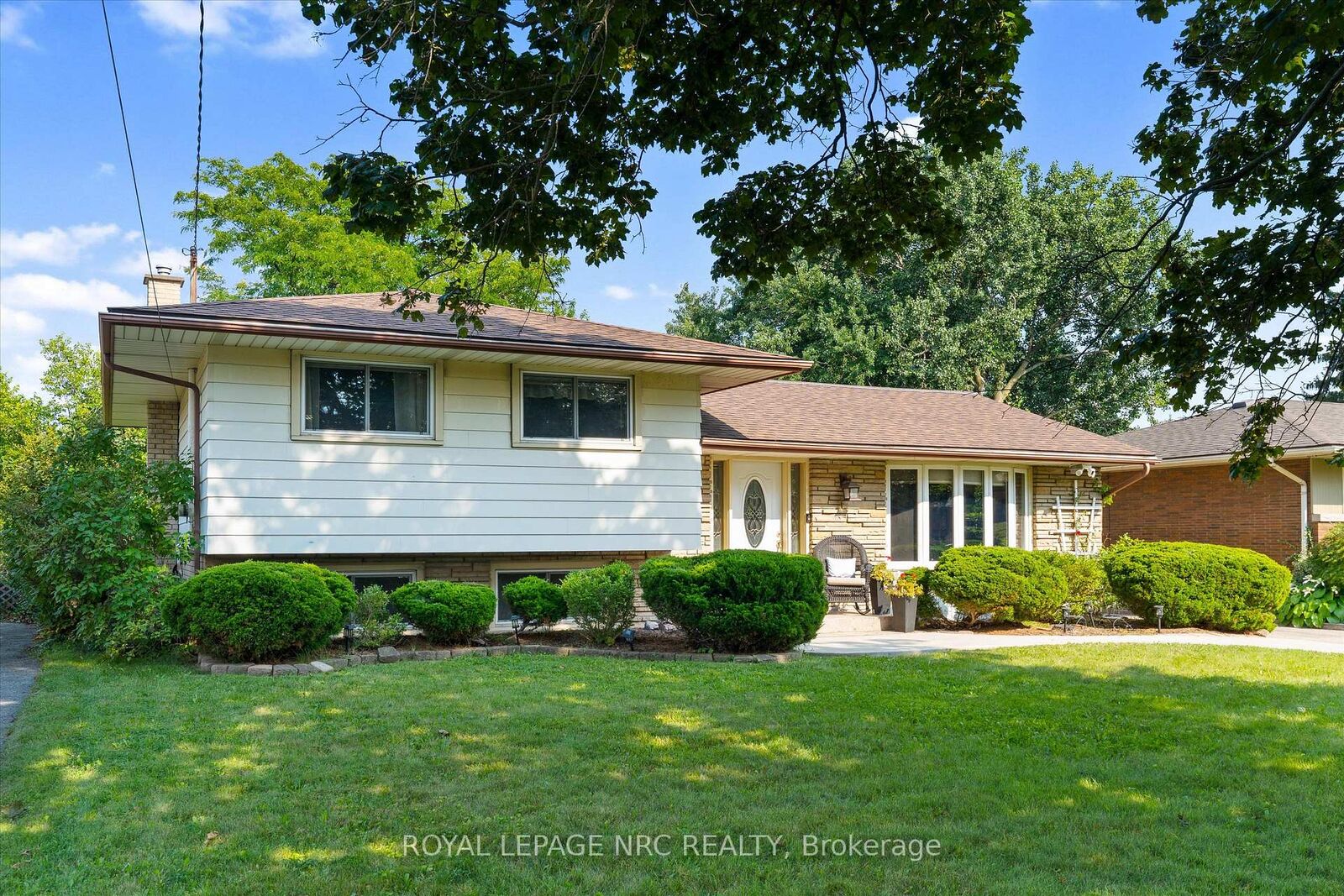 Property Photo:  17 Joanna Drive  ON L2N 1V1 