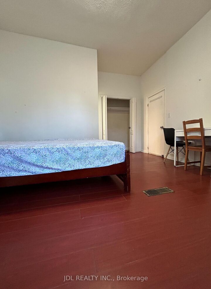 Property Photo:  4 Fitzroy Terr Terrace Suite Aa Main Floor  ON M5T 2K3 