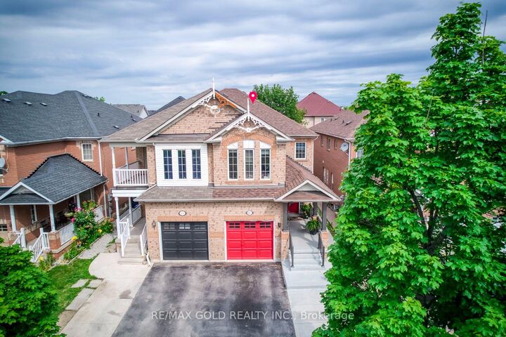 Property Photo: 911 Golden Farmer Way ON L5W 1A8