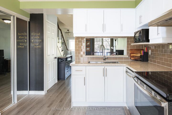 Property Photo: 23 Hedge End Road ON M1B 5Z4
