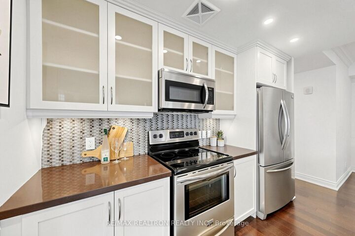 Property Photo: 205 Lakeshore Road W 201 ON L6K 0H8