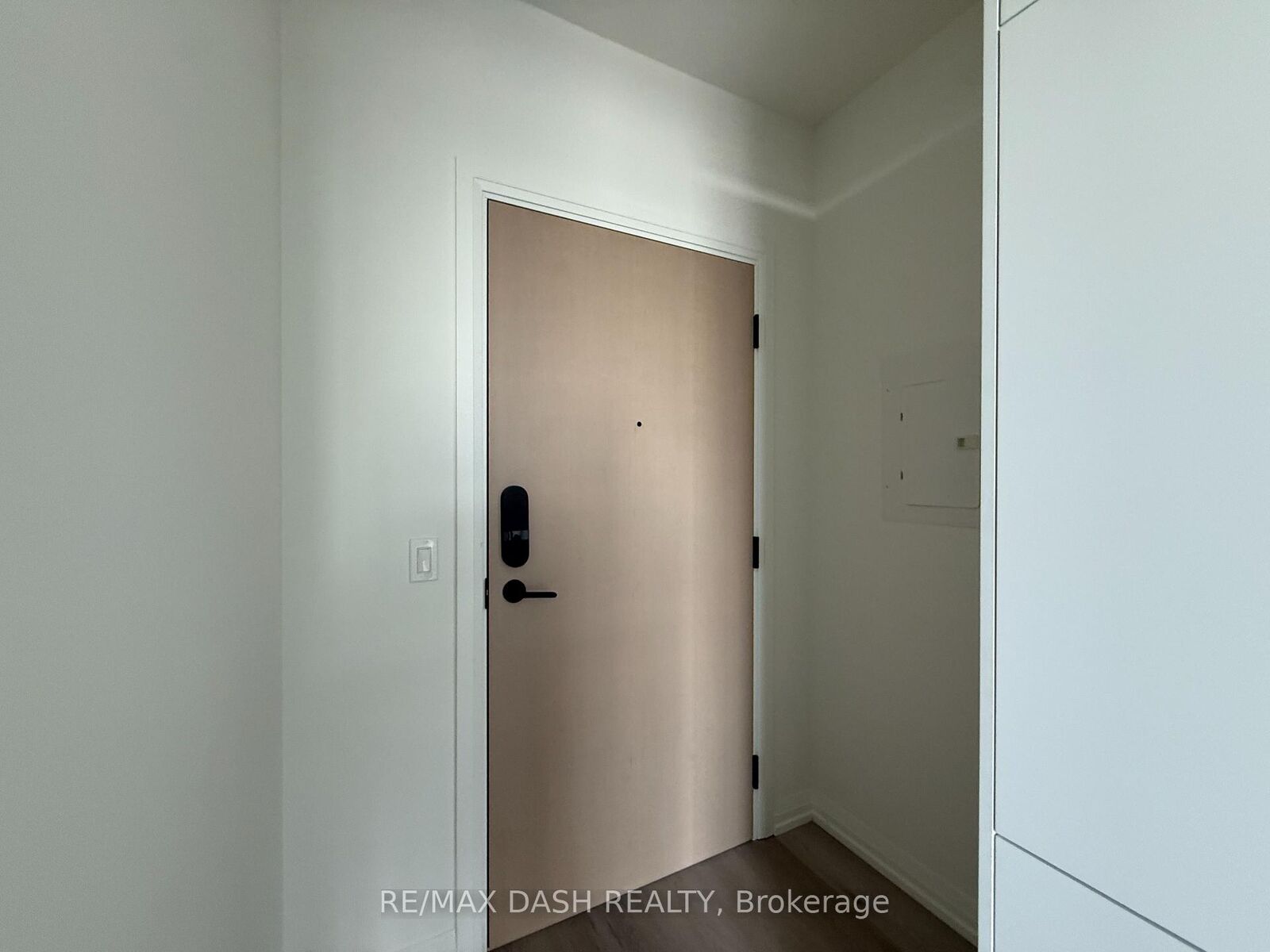 Property Photo:  280 Dundas Street W Lp10  ON M5T 0E3 