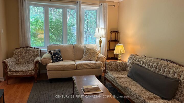 Property Photo:  460 Castlegrove Boulevard Room 4  ON N6G 1K8 