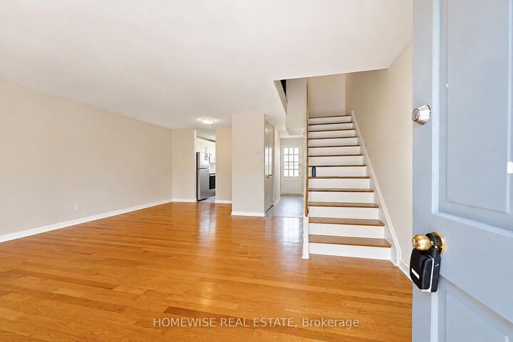 Property Photo:  1400 Winding Trail 33  ON L4X 1W9 