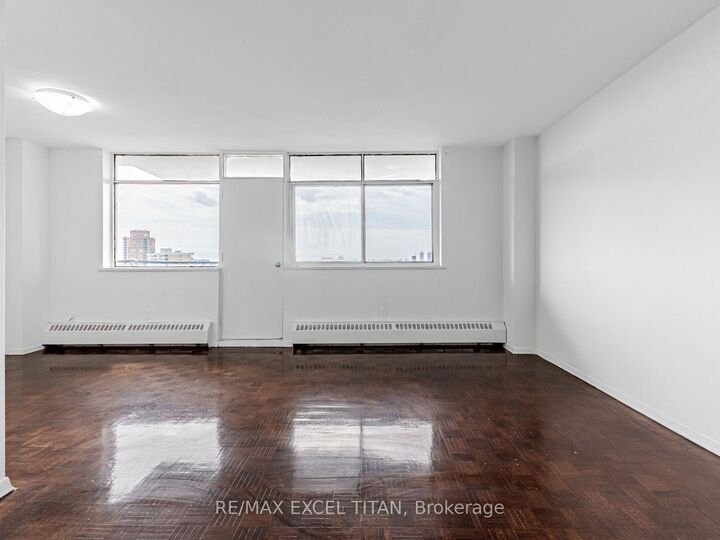 Photo de la propriété:  2255 Weston Road 802  ON M9N 1Y5 