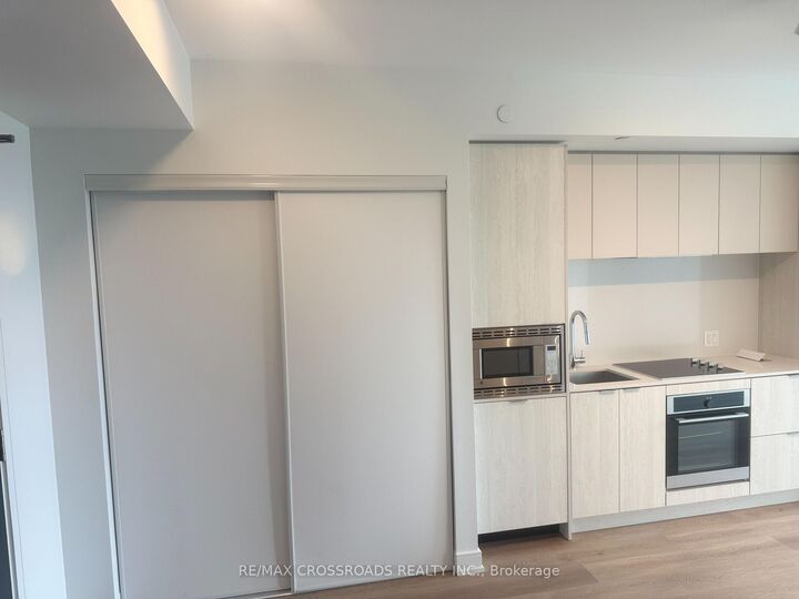 Property Photo: 3009 Novar Road 1610 ON L5B 0P9