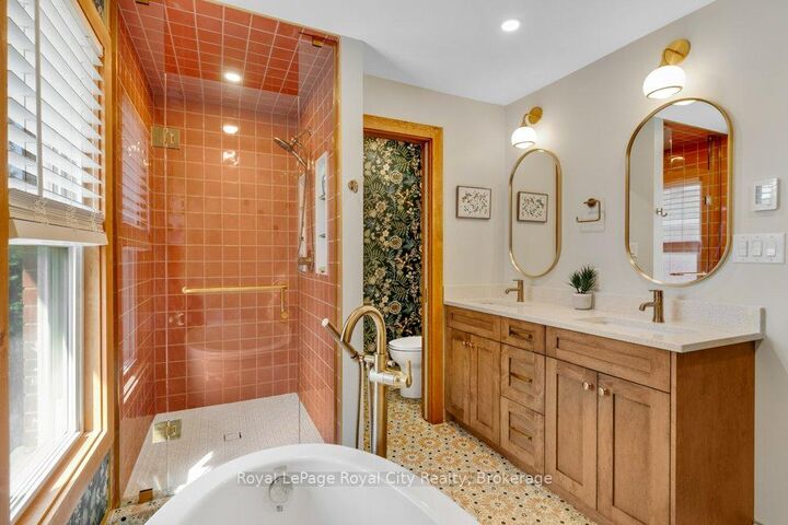 Photo de la propriété:  9 Wilbur Street N  ON L7J 2C3 