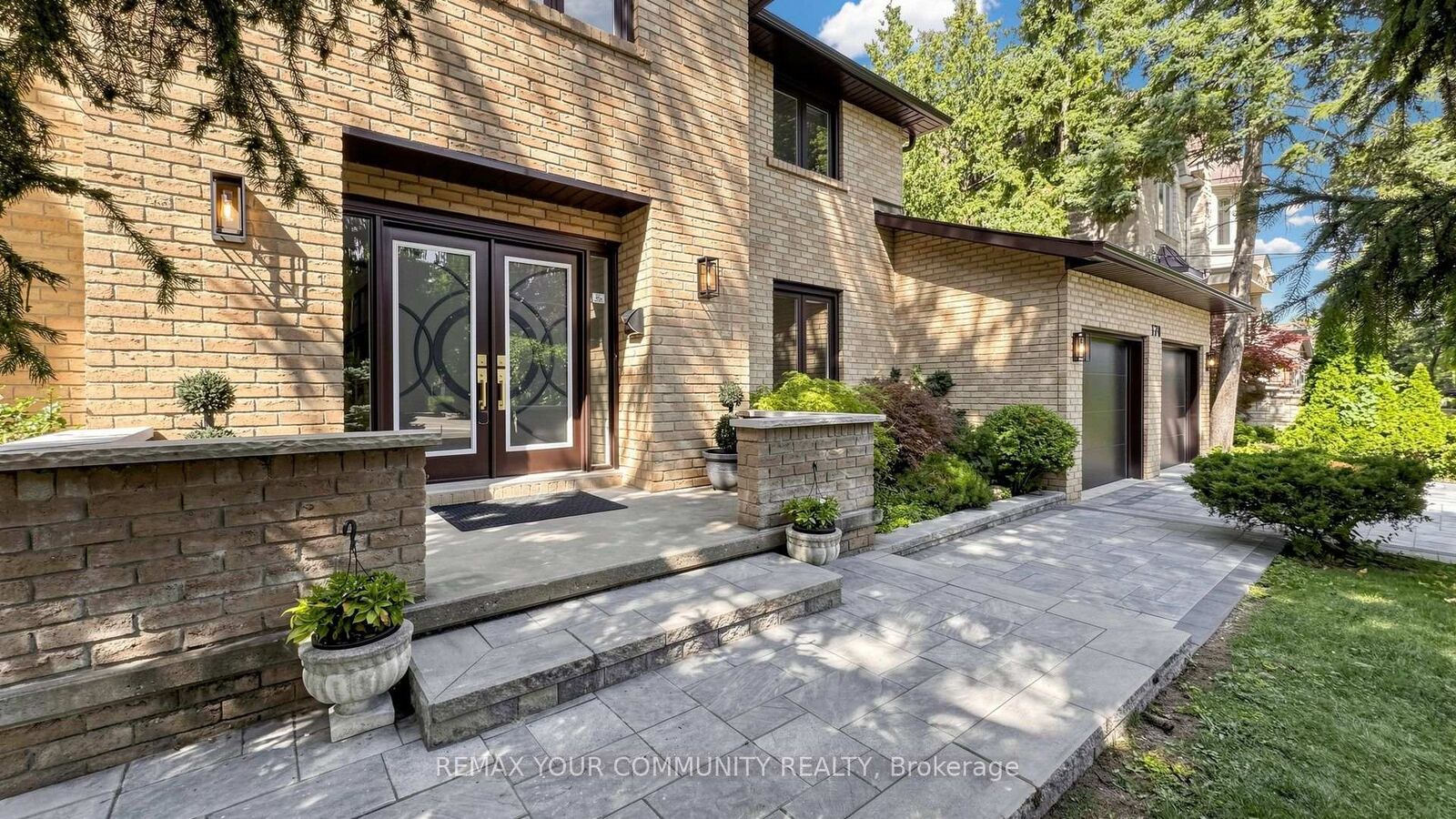 Property Photo: 170 Garden Avenue ON L4C 6M2