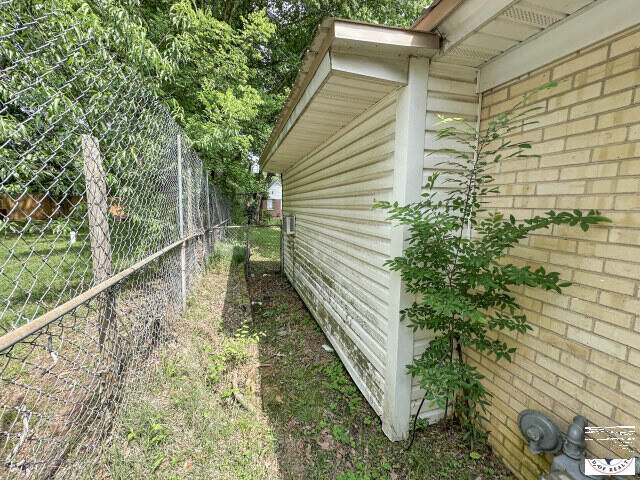 Property Photo:  2302 N Akin  TX 75501 