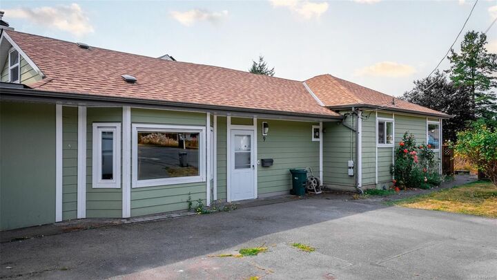 Property Photo:  9 Camden Ave  BC V8Z 1P6 