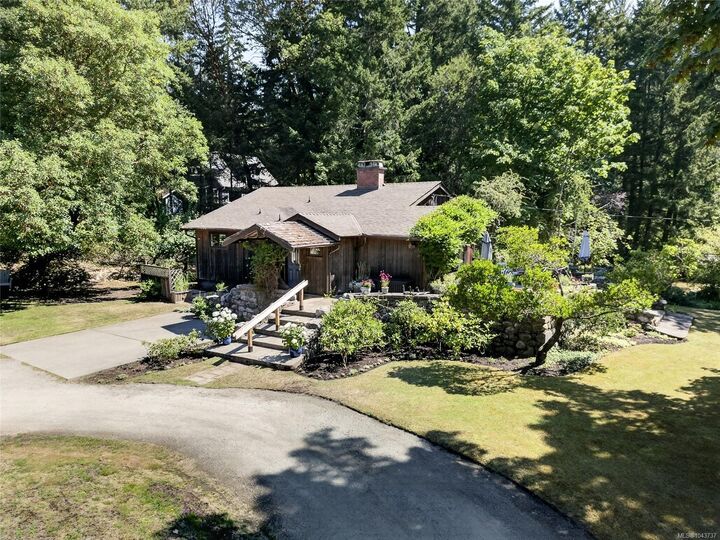 1390 Laurel Rd — photo 1